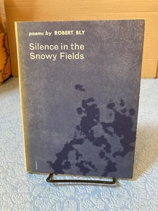 ROBERT BLY Silence in the Snowy Field pb Weslyn 1968 SIGNED Poetry - Imagen 1 de 4