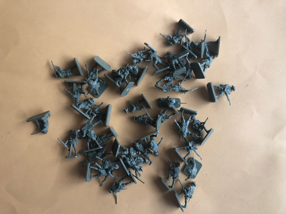 Lot Of 45x 1/72 Airfix WW2 Gurkhas Infantry Good & Used Condition - image 1 of 1