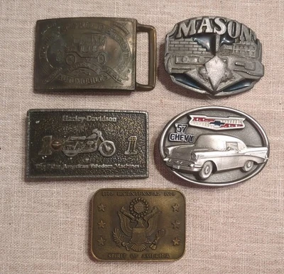 Lote de 5 hebillas de cinturón de peltre vintage. Ford, Harley Davidson Chevy Masonic Foto 1 de 4