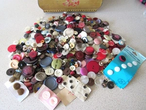 Vintage Retro Mixed Job Lot Buttons Sewing Crafts Art Projects x 680 - Picture 1 of 16