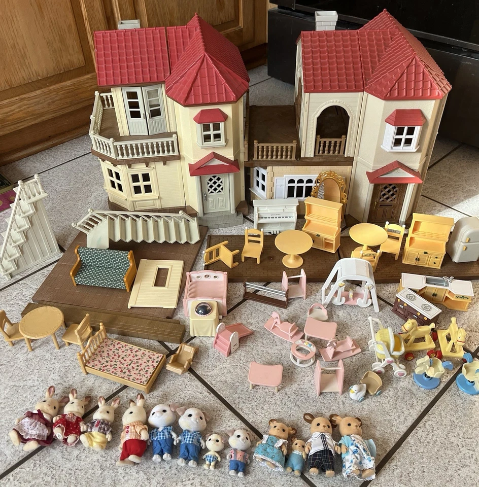 Casa de pueblo de lujo Calico Critters techo rojo casa de campo con critters y accesorios Foto 1 de 4