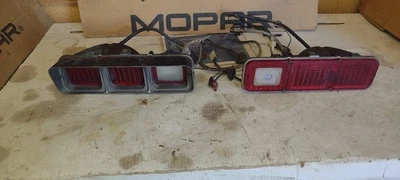 Lente de luz trasera satélite Plymouth Roadrunner 1973-1974 MOPAR B-cuerpo OEM.  Par Foto 1 de 4