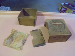 Vintage Hardy Bros. Alnwick England Box with fly leader - Picture 1 of 6