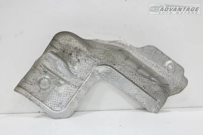 Protector térmico escape trasero derecho Chrysler Pacifica 2017-2025 OEM Foto 1 de 4