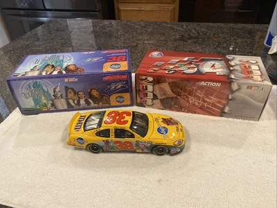 2004 ELLIOTT SADLER #38 "PEDIGREE/THE WIZARD OF OZ" 1:24 DIECAST (1148) - Image 1 of 4