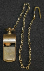 Silbato de latón tipo MP de la Guerra Fría de la Policía Militar de los Estados Unidos hecho y cadena en EE. UU. - Compra PX - Imagen 1 de 5