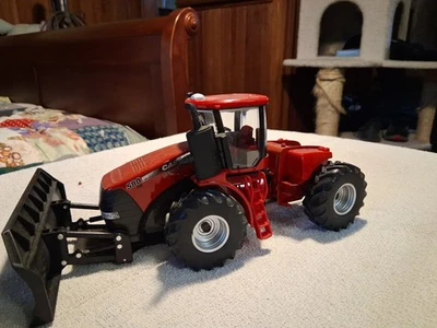 Steiger 580 Tractor with Grouser AG PRO Blade, Red - TOMY 44132 - 1/32 scale Toy - Image 1 of 4