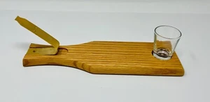 1995 VINTAGE QUARTERS DRINKING GAME 12 INCH WOODEN BASE+SHOT GLASS RETRO BARWARE - Picture 1 of 9
