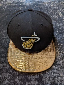 New Era 59FIFTY Metallic SlitherMiami Heat NBA HWC Black & Gold Hat Cap 7 3/4 - Picture 1 of 8
