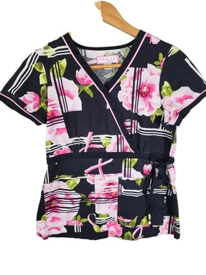 Blusa Médica Koi by Kathy Peterson Para Mujer Talla XS Cáncer de Mama Rosa Cinta Cuello en V Foto 1 de 4
