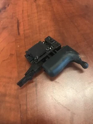 Interruptor de alimentación VSR de piezas originales para taladro percutor de una sola velocidad DEWALT DW511 1/2" VSR Foto 1 de 4