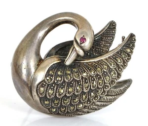 VINTAGE BEAUTIFUL HEAVY STERLING SILVER SWAN MARCASITE BROOCH PIN RED EYE ! - Picture 1 of 2