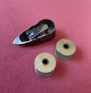 American Sewing Machine Co #7 Mfg Shuttle With 2 Bobbins - Picture 1 of 11