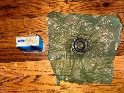 NOS 1964-1976 Ford F100 Truck 4x4 1966-1977 Bronco Front Lockout Hub Sleeve Ring - Image 1 of 4