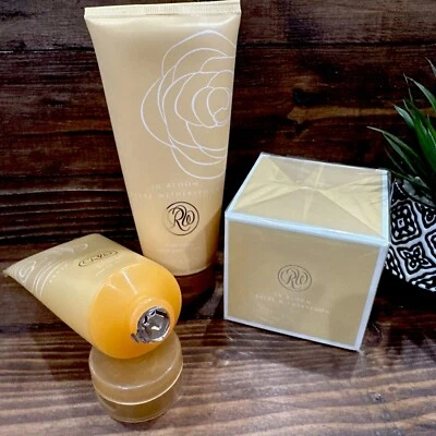 Perfume In Bloom by Reese Witherspoon 1,7 oz gel de ducha y loción 6,7 fl oz (juego) Foto 1 de 2