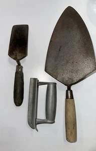 Lot of 3- Antique Vintage WOOD HANDLE Cement Trowel Mason Brick Bricklayer Tools - Picture 1 of 16
