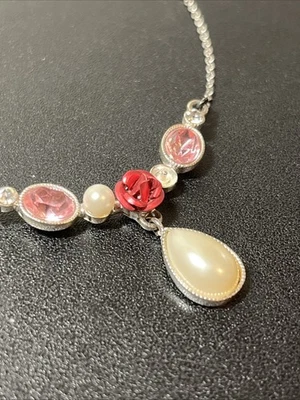 Collar AVON Estilo Rosa y Perla Piedra Rosa Foto 1 de 4