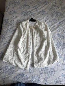 Ladies White Fluffy Cape / Jacket size 14-16 - Picture 1 of 3