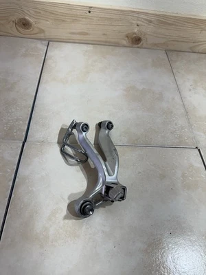 Juego de estriberas traseras izquierda para pasajero Suzuki GSXR600 GSXR 600 2001-2003 Foto 1 de 4