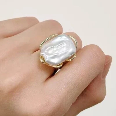 Anillo ajustable de perlas de agua dulce barrocas naturales genuinas enchapadas en oro de 14k Foto 1 de 4