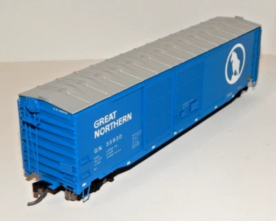 Atlas Master HO #20 006 581 Great Northern 50' Postwar DD Boxcar NEW #35930 RTR - Image 1 of 4