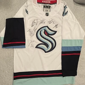 Camiseta firmada por el equipo Seattle Kraken 2024-25 7 sigs GTP Wright Daccord Bjorkstrand - Imagen 1 de 4