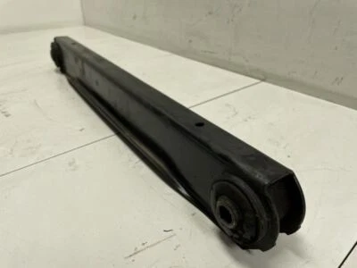 Brazo de control inferior trasero derecho del lado del pasajero Chevrolet Suburban 1500 2012 de fábrica Foto 1 de 4