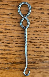 VINTAGE METAL BUTTON / GLOVE HOOK - Picture 1 of 2