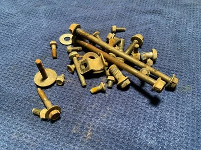 97 Yamaha YZ80 MISC HARDWEAR PERNOS ARANDELAS OEM YAMAHA YZ80 YZ85 OEM PERNOS Foto 1 de 4