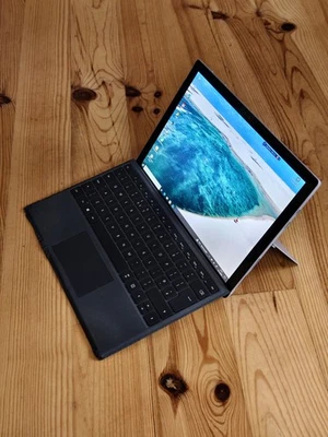 Surface Pro 4, 4GB RAM, 128GB SSD, Batter. ca 85% - Bild 1 von 4