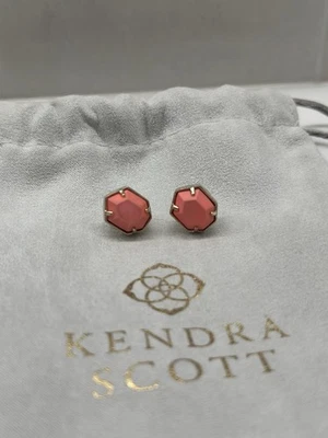 Aretes Kendra Scott Morgan coral brillante con marcos dorados retirados Foto 1 de 3