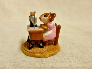 Estatuilla retirada de costura Wee Forest Folk Miss Bobbin edición especial rosa M-40 - Imagen 1 de 2