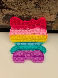 Big Jumbo Hello Kitty Push Bubble Fidget Toys Rainbow 7 por 9 pulgadas Pop It - Imagen 1 de 2