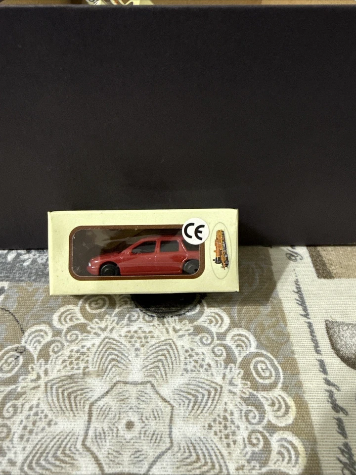 AUTOMODELLI IN SCALA 1/87 MACCHINA MINIATURA IN PLASTICA  X PLASTICI DIORAMA - Immagine 1 di 1