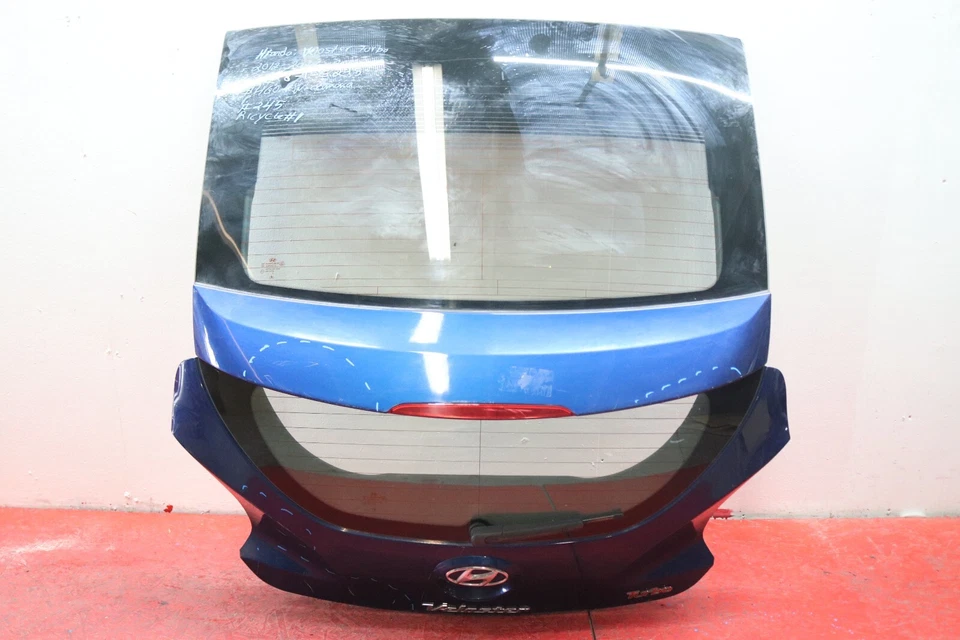 2012 2017 HYUNDAI VELOSTER TURBO REAR LIFTGATE OEM WITH CAMERA - Image 1 of 4