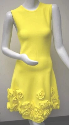 $1590 NUEVO Roseta Tejida Lela Rose Penélope Rodilla Ajuste y Acampanado 3D Amarillo S M Foto 1 de 4