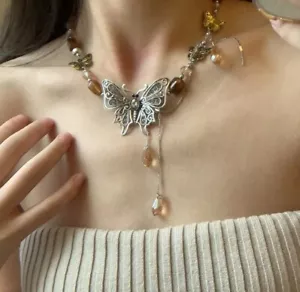 Collana con ciondolo farfalla 20" - perle oro - regalo gioielli eleganti - Foto 1 di 5