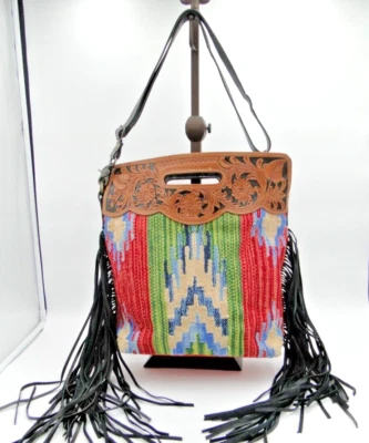 Bolso Bandolera Myra Tocado a Mano Cuero Repujado Tapiz Flecos Western Foto 1 de 4