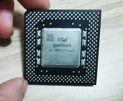 Intel Pentium MMX SL27S 233MHz 66MHz 2.8V Gold Socket 7 Desktop CPU Processor - Image 1 of 2