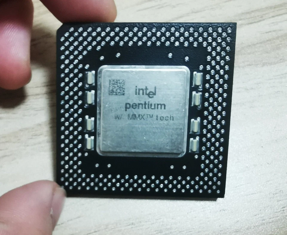 Intel Pentium MMX SL27S 233MHz 66MHz 2.8V Gold Socket 7 Desktop CPU Processor - Image 1 of 2