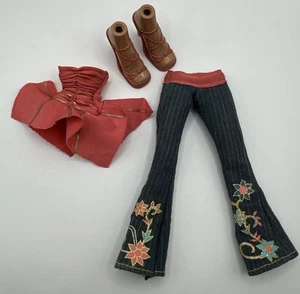Bratz Passion 4 Fashion Cloe Second Edition Outfit Top, Jeans, Shoes (2007) - Imagen 1 de 18