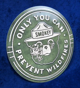 Letrero de acero completamente en relieve SMOKEY THE BEAR - *HECHO EN EE. UU.* - Decoración de garaje cueva para hombre - Imagen 1 de 10