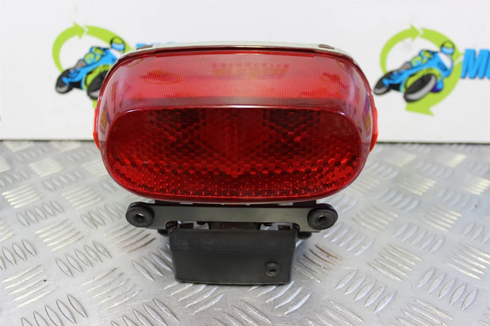 Luz de placa de montaje de luz trasera Kawasaki ZZR 600 1993 a 2006 ZZR600 ZX600E B107 Foto 1 de 4