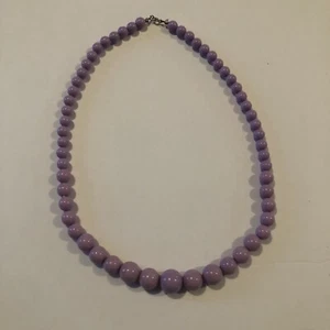Collar de cuentas de plástico lavanda con cuentas colorido clásico graduado vintage - Imagen 1 de 6