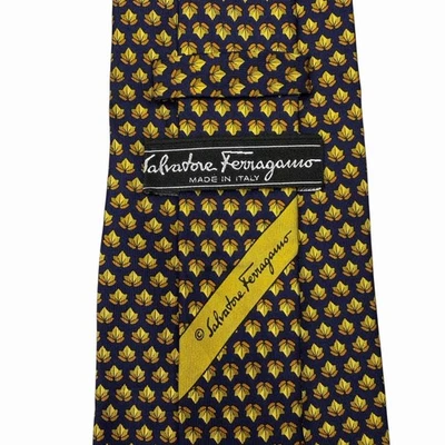 Gravata masculina Salvatore Ferragamo outono outono folhas seda marinha 3 7/8" x 59,25" guc - Imagem 1 de 4