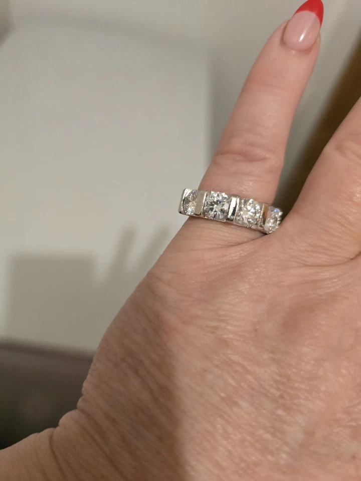 4 Stone 3.02ct VVS1 white Round Cut Moissanite Solid Silver band Ring Size 7 - Image 1 of 4