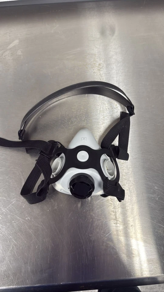 Half Mask Respirator Facepiece Size M - Image 1 of 1