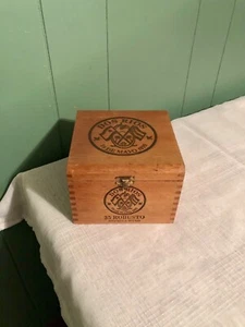 Vintage Perdomo DOS RIOS Empty Wooden Cigar Box Collectible Man Cave Decor - Picture 1 of 7