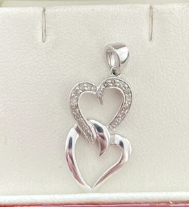 Ciondolo doppio cuore in oro bianco 9 kt con diamanti, diamante 0,10 ct, lunghezza 2,7 cm - Foto 1 di 5