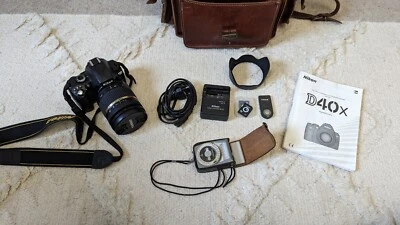 Nikon D40x Camera 10.2MP DSLR Kit With Leather Satchel, Tamron Zoom Lens, Remote - Image 1 of 4